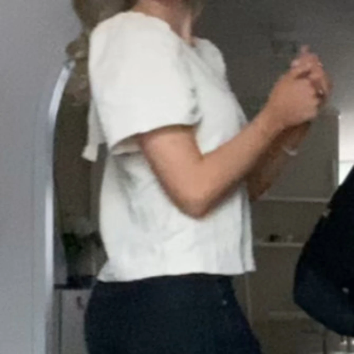 Vit blus med knyt i nacken - 2