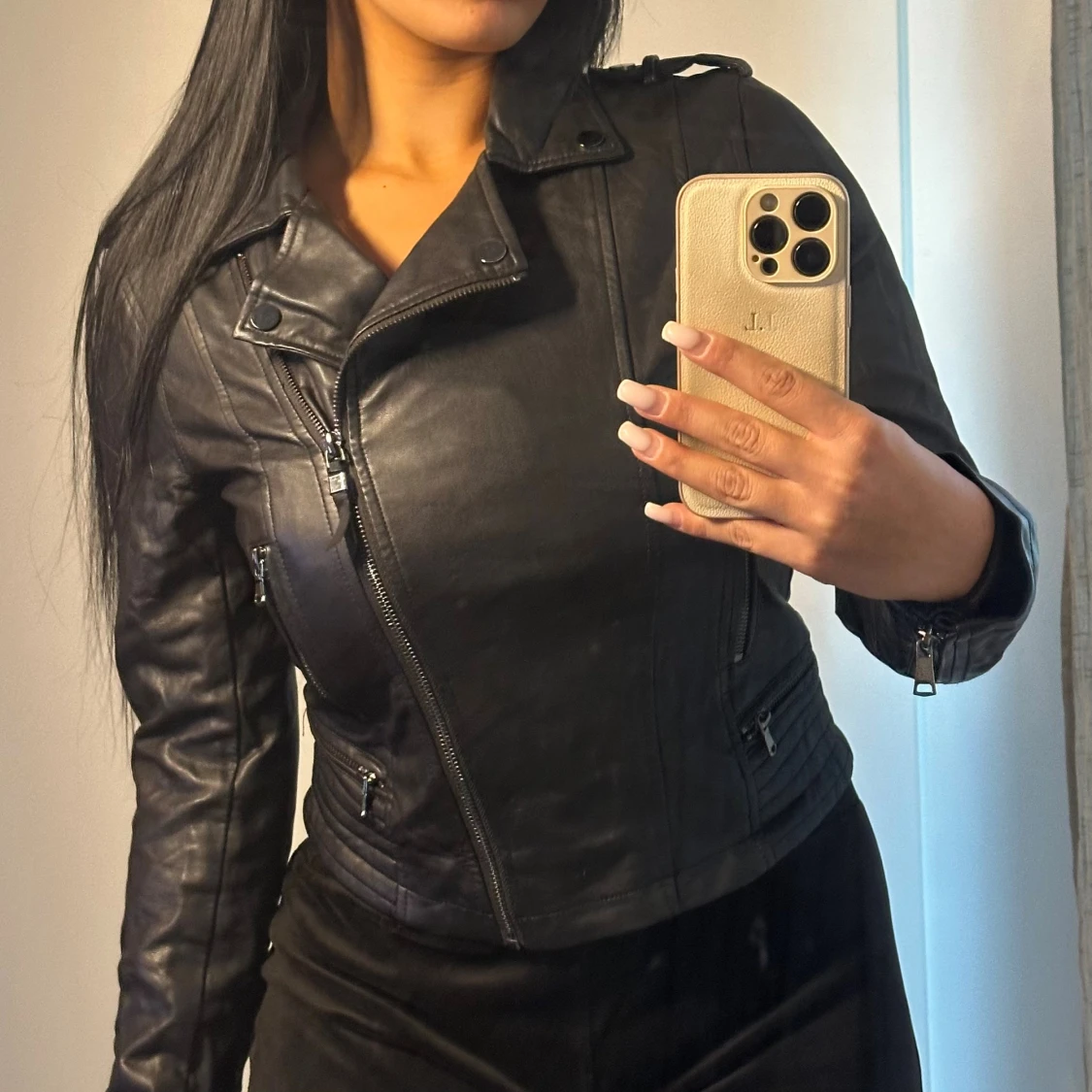 Svart skinnjacka med dragkedjor - 1