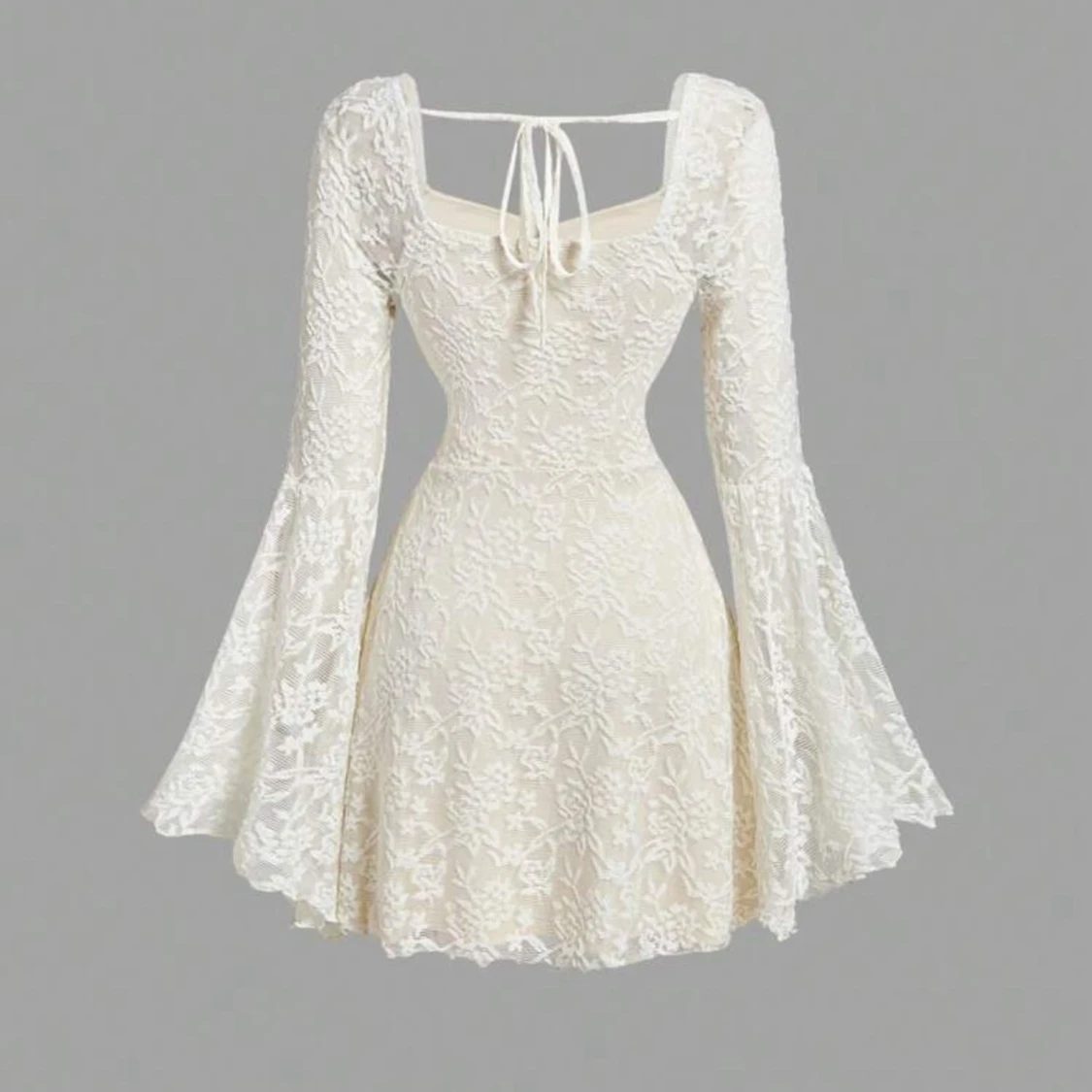 Studentklänning, Vit spetsklänning med utsvängda ärmar - 1