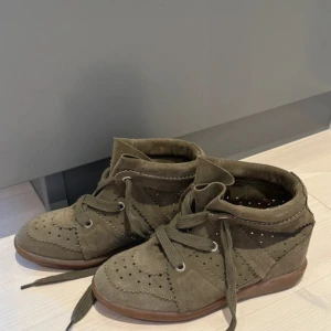 Isabel Marant skor - Isabel marant sneakers i bobby modellen, superbra skick! I storlek 39💕💕