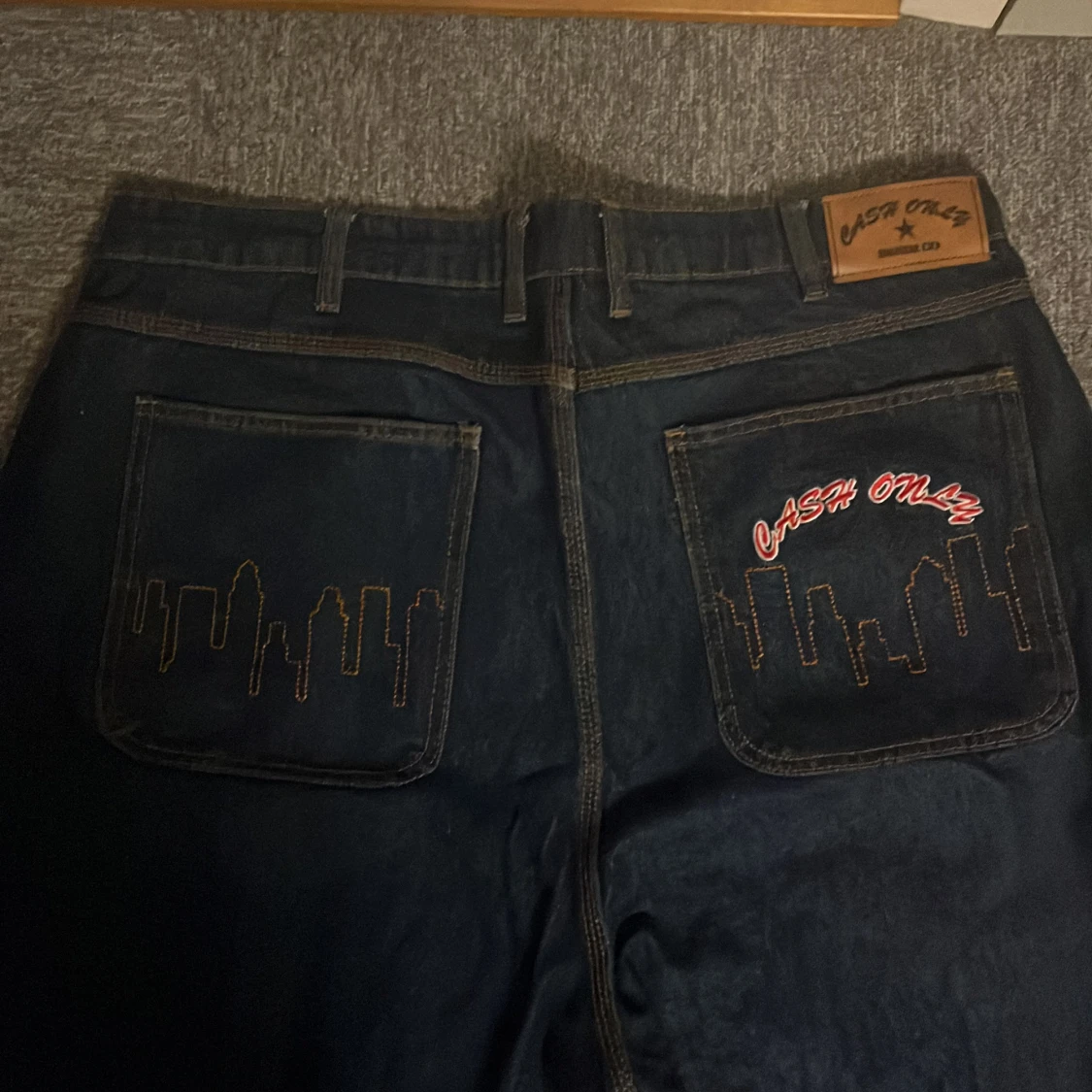 Cash Only mörkblå jeans med broderi - 1