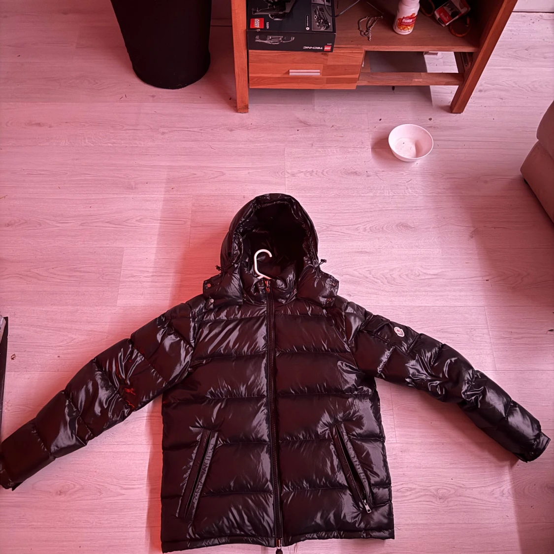 Svart Moncler pufferjacka med huva