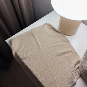 Half Niqab  - Half Niqab, köpt från Bantik 🤍 Aldrig använd, endast testad ibland ✨ Fraktar oftast samma dag eller dagen därpå 🌷 Kika gärna in mina andra annonser 💌