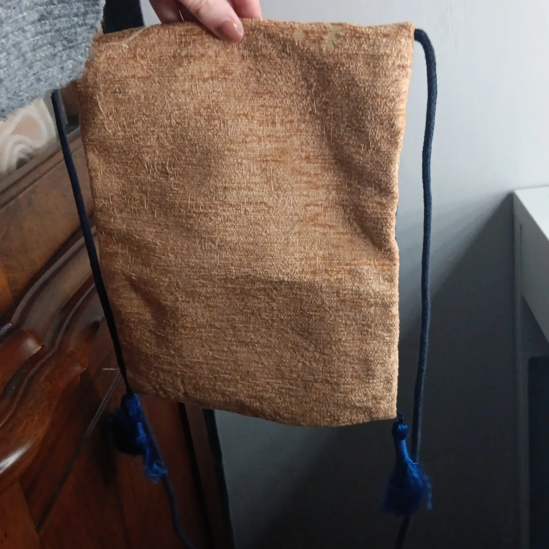 Mönstrad axelväska med tofsar - 1