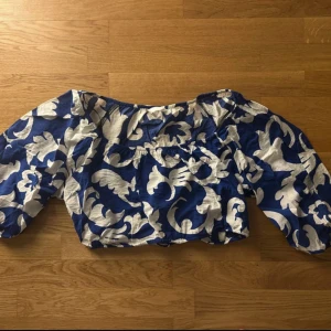 H&M top size L - Crop Top H&M size L. Used twice