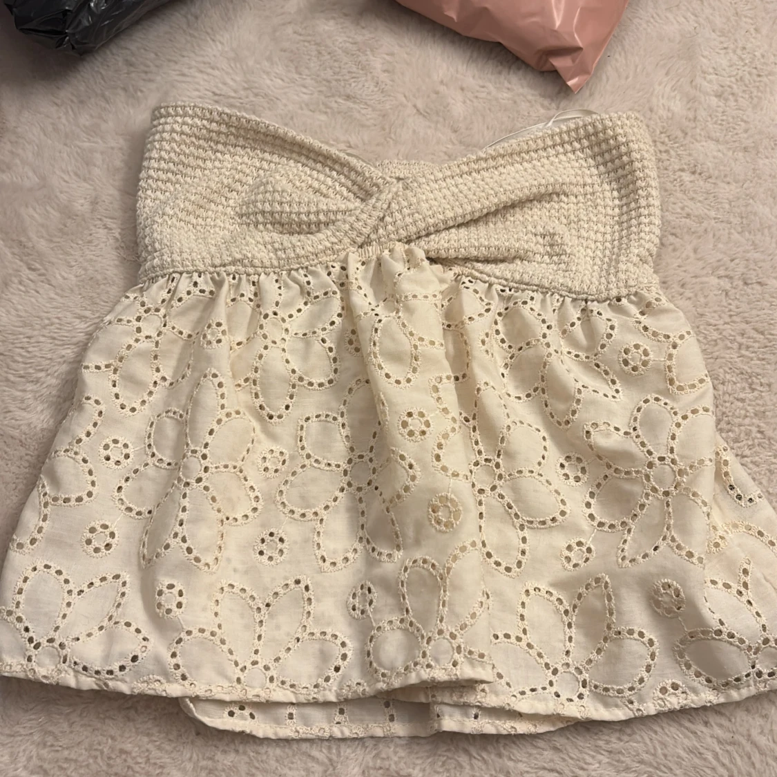 Vit broderad tubtopp