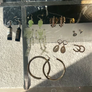 Massa örhängen - Alla på bilden för 50 kr eller endast ett par för 20