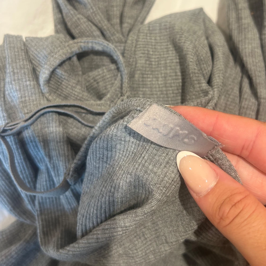 Grå ribbad långklänning från Skims - 1