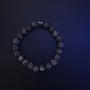 Grå, svart armband från RYVLS - Grish armband, användt det några gånger, väldigt bra skick