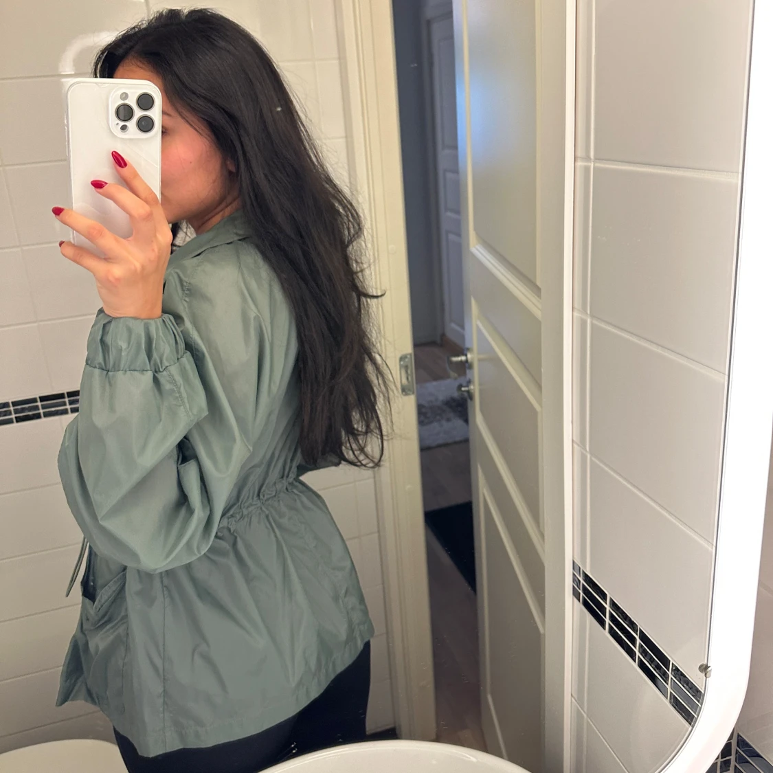 Grön vindjacka med snörning - 2