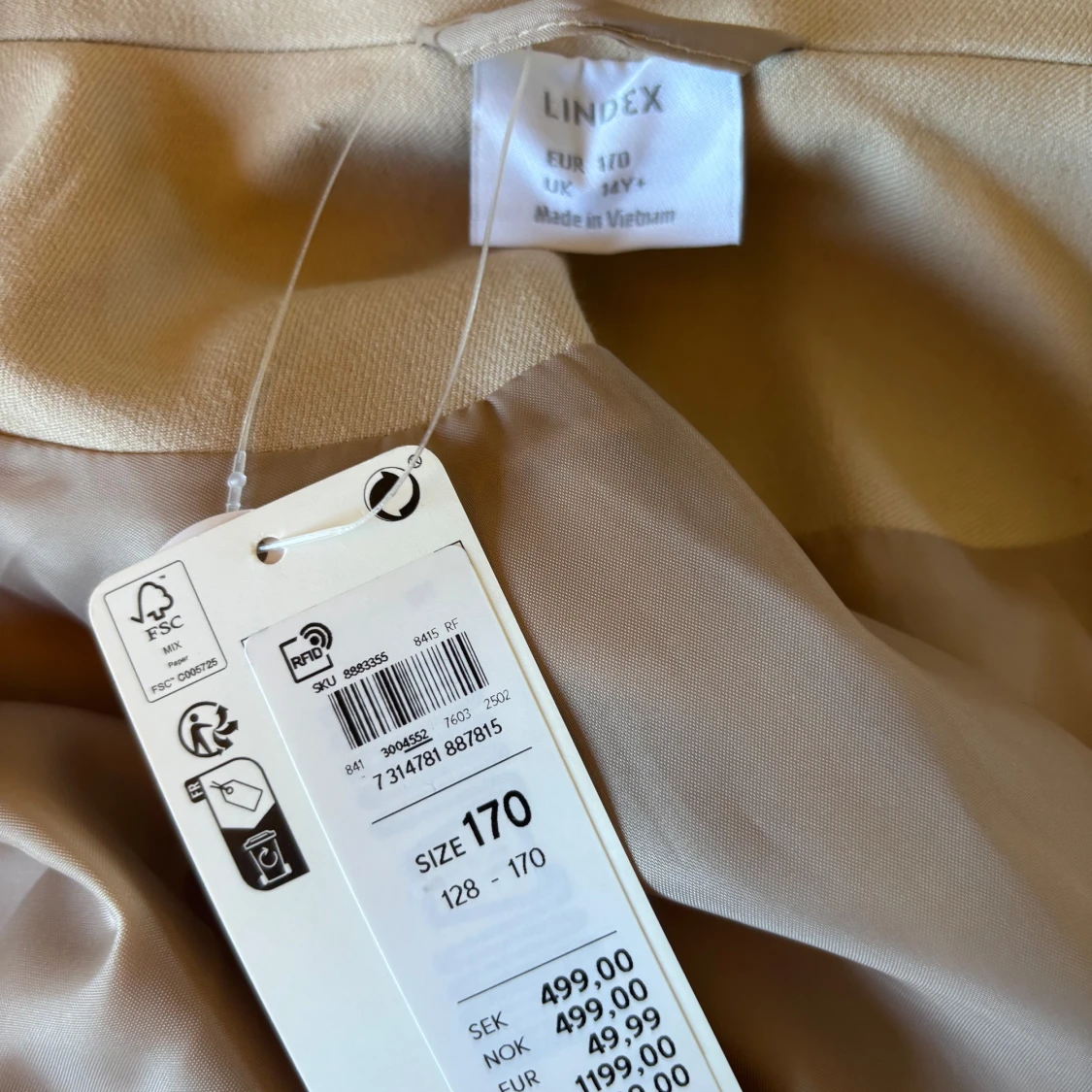 Beige trenchcoat från Lindex - 2