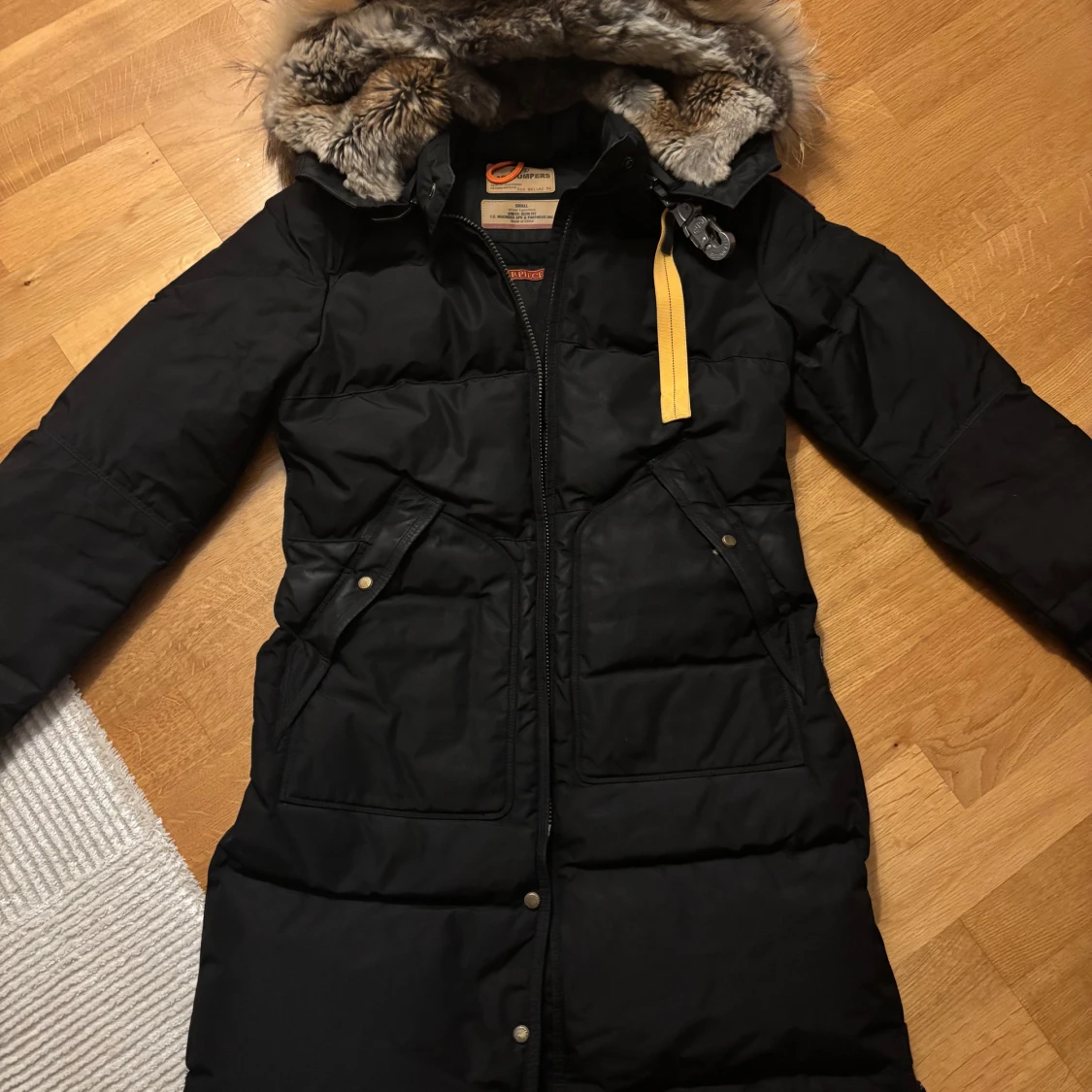 Svart dunjacka Parajumpers med päls