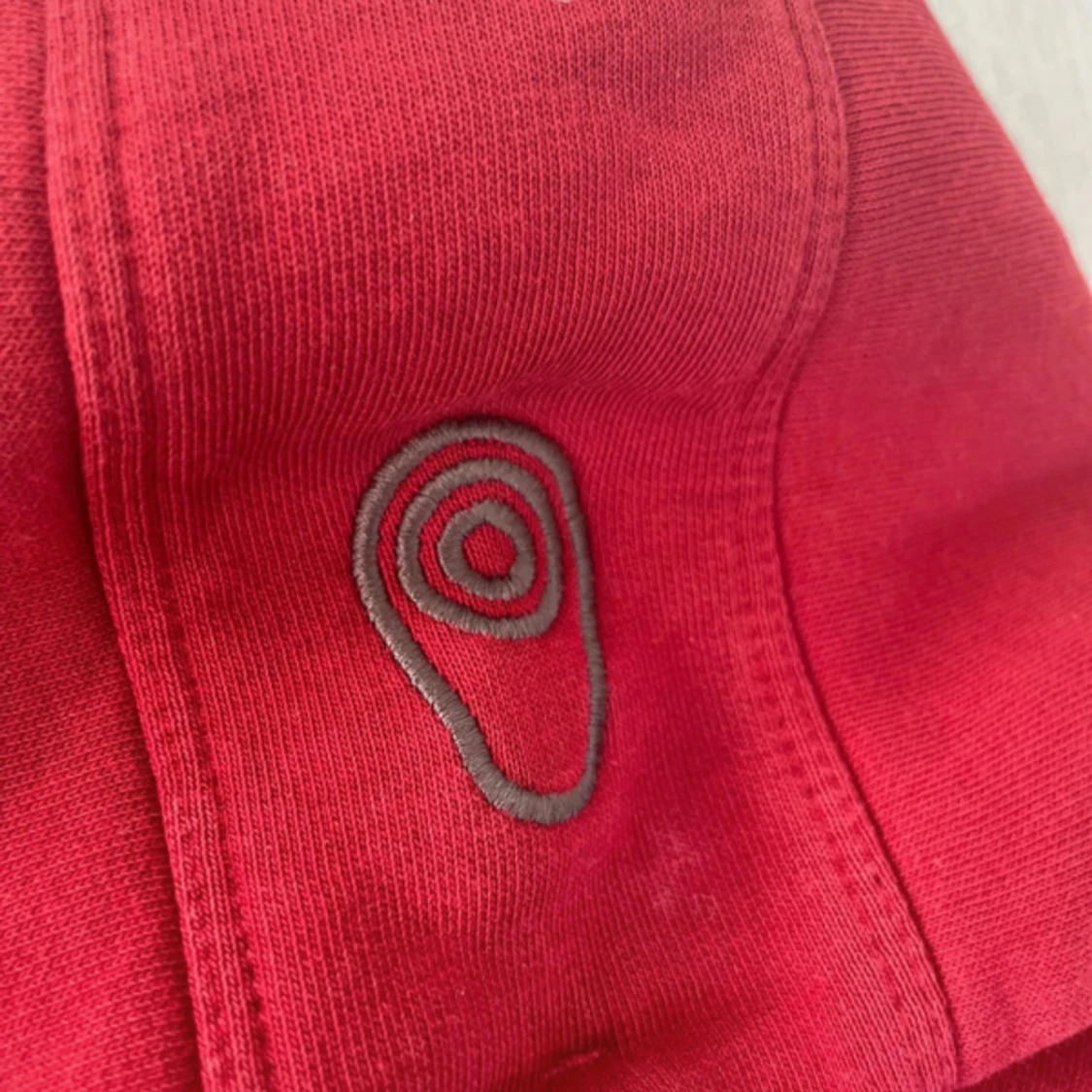 Röd hoodie från Sail Racing - 2