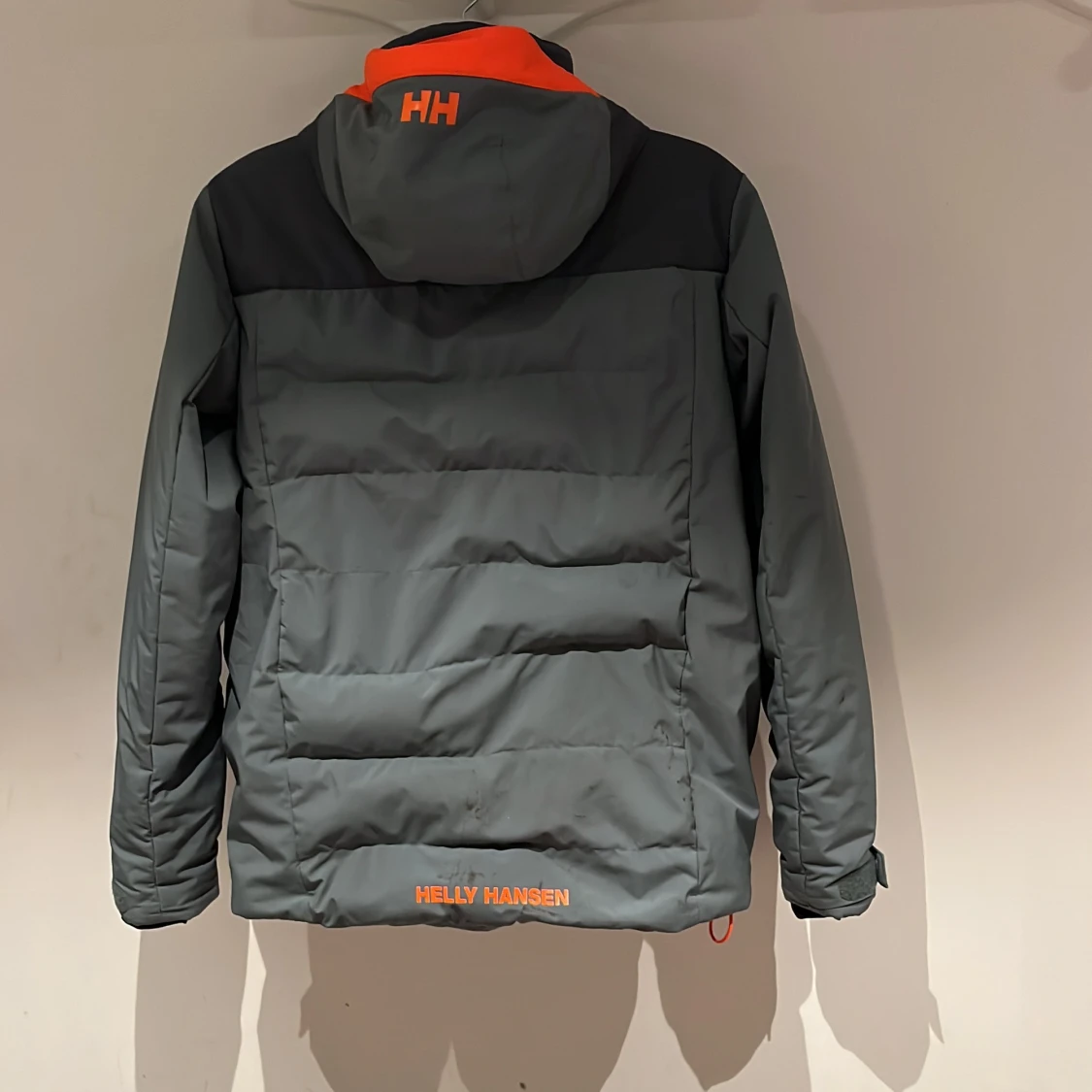 Grå pufferjacka Helly Hansen 176/16 - 1