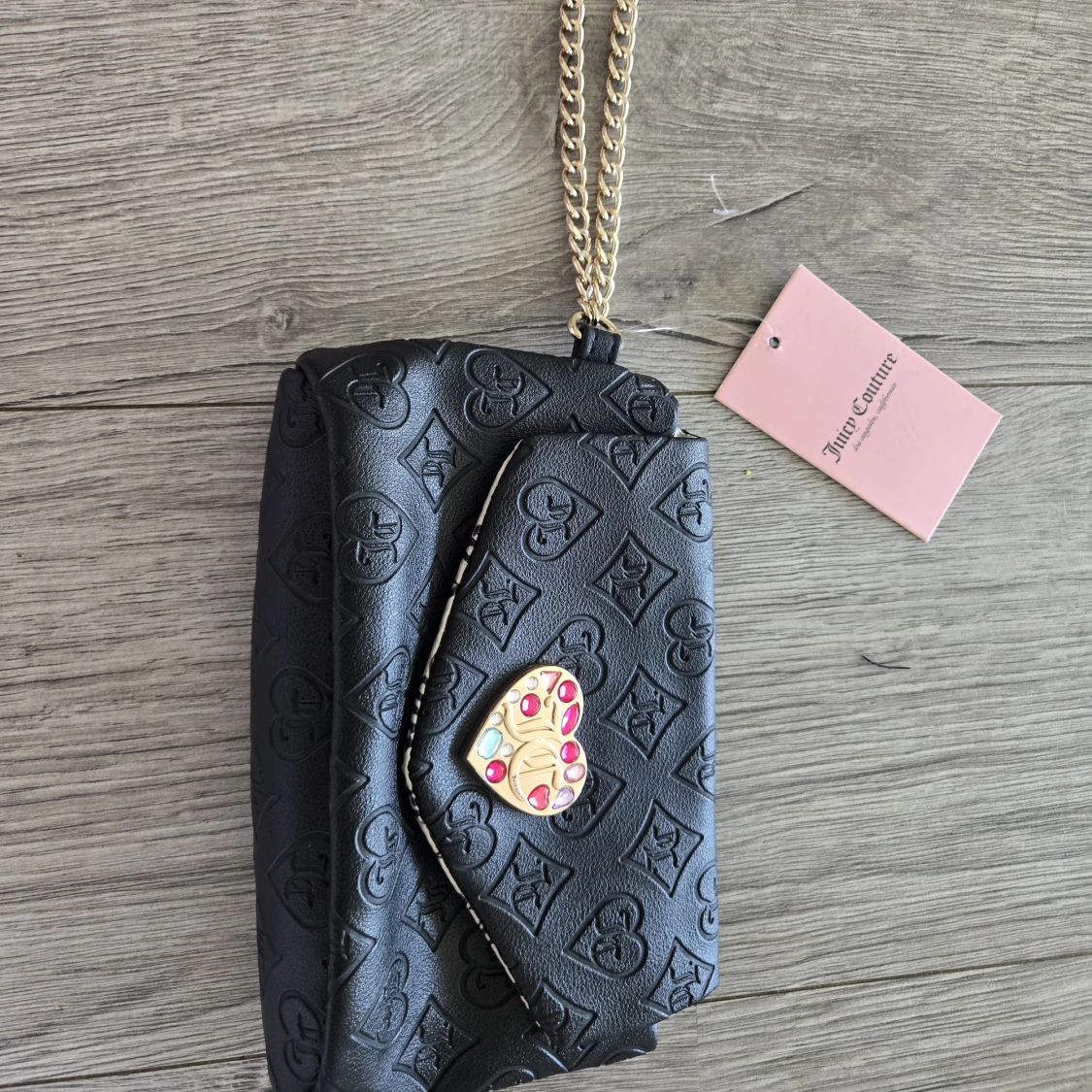 Svart axelväska Juicy Couture hjärtdetalj