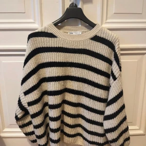 stickad oversize tröja  - sparsamt använd 