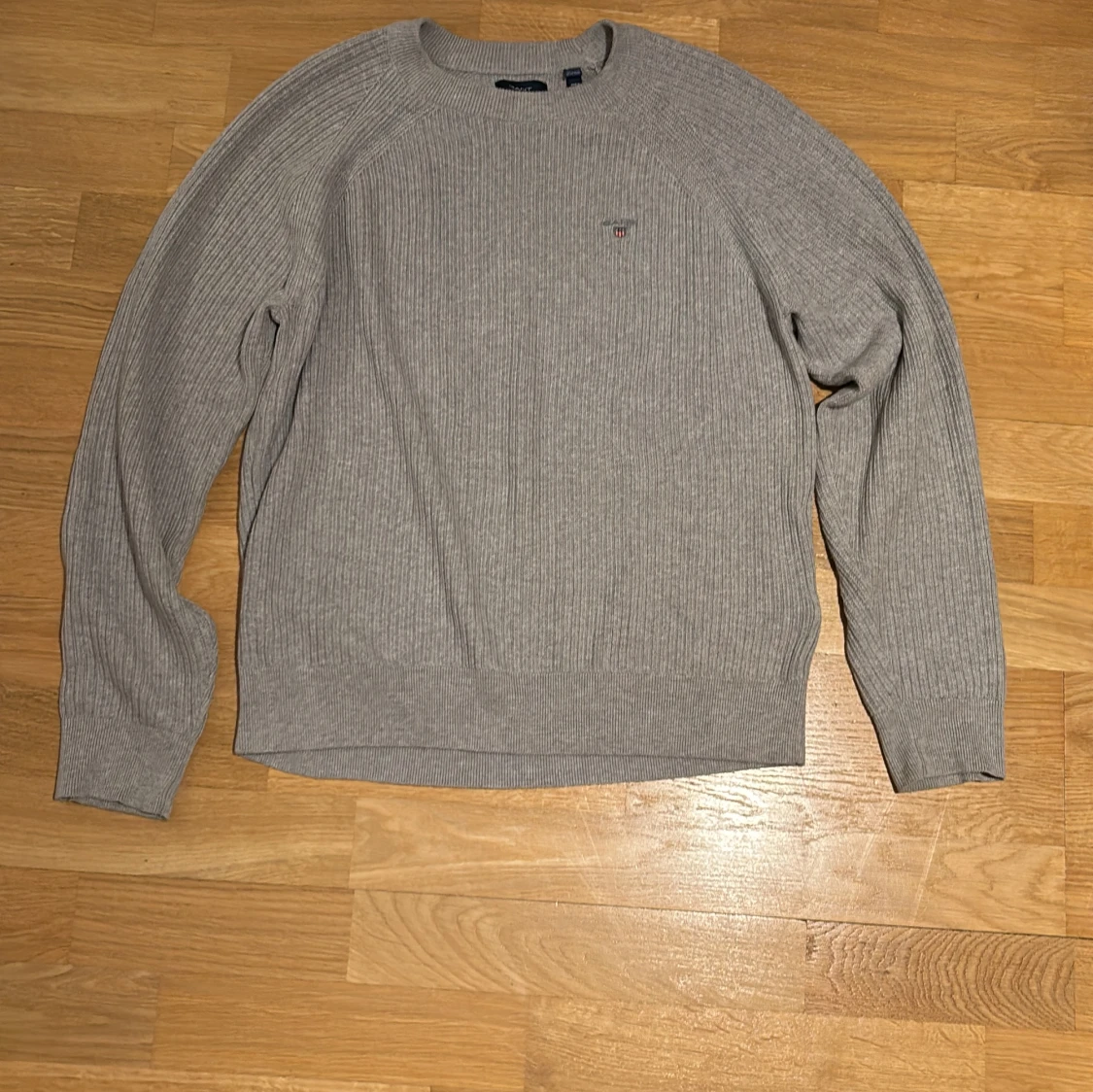 Grå stickad tröja från GANT