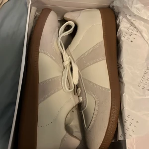 Nice shoes - Very comfy shoes, brand new also. I don’t know the brand because i really dont know any other shoes than like nike. My dad got me these but they are kinda small for me so i dont want them.