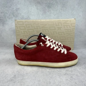 GOLDEN GOOSE ”HI STAR” SNEAKER - – Condition: 8/10  – What is included: Only the sneakers  – Retail price: 5500 + SEK