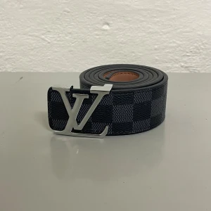 Lv Bälte - Hejsan, säljer ett helt nytt bälte aldrig tidigare använd. Storlek 110cm. Postar alltid inom 24h efter köpet. Skorv gärna om du har fler frågor.