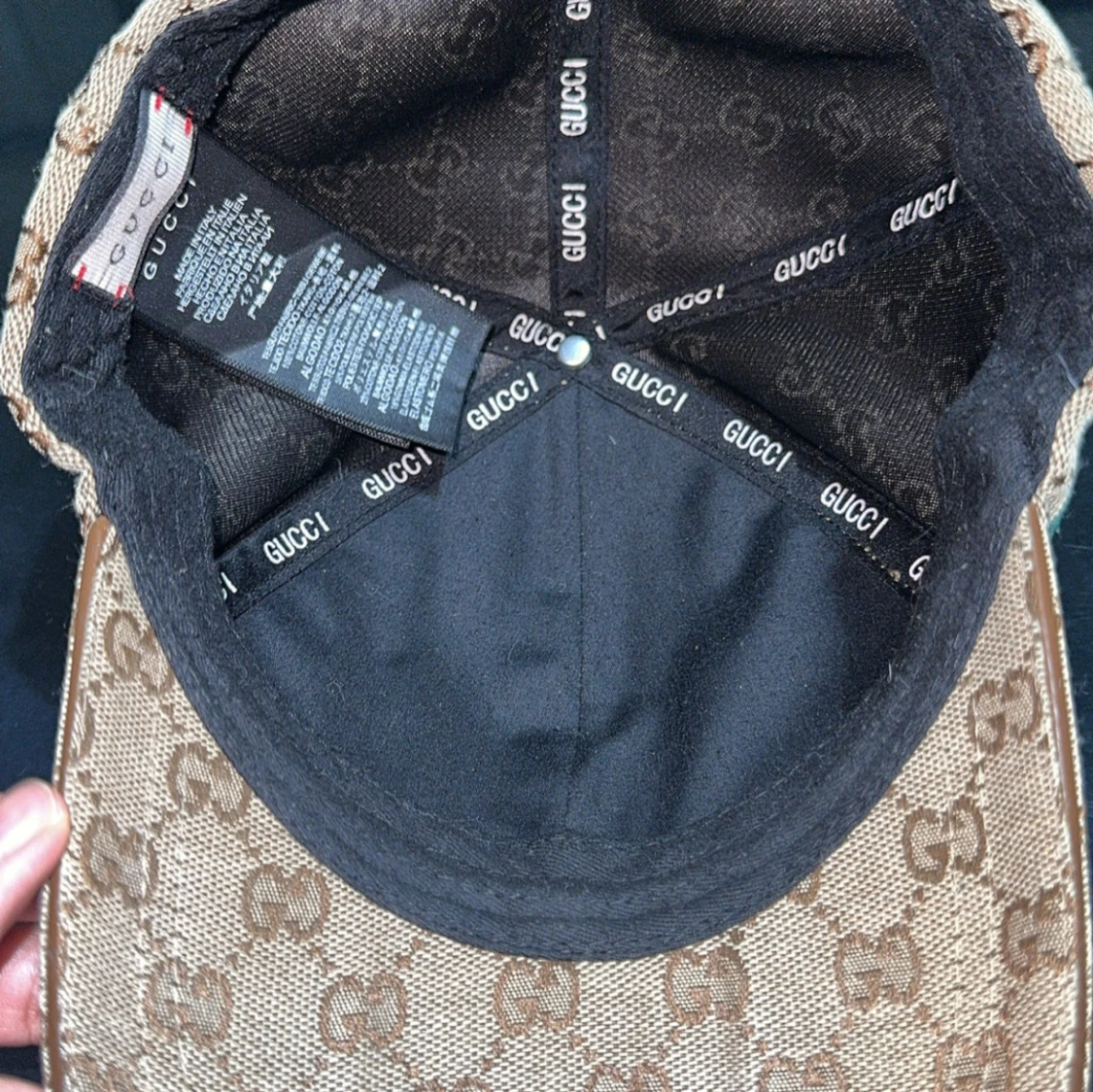 Gucci keps med GG-mönster och röd/grön detalj - 4