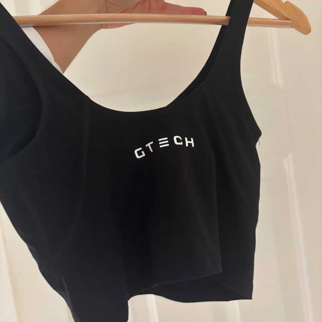 Svart croppad linnetopp från GTECH - 1