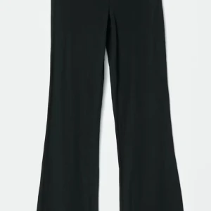 Svarta yoga pants från Gina Young  - Snygga svarta yoga pants från Gina tricot i väldigt bra kvalitet. I storlek 152-164