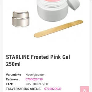 Light milky pink Gel 250ml - Light milky Pink Gel är en rosa gel i en vit plastburk, perfekt för nagelförlängning och design. Gelen har en mjuk rosa ton och är enkel att använda för kreativa naglar. Som ny utan prislapp, köpte för 600kr. Har används till ett sätt naglar så den är som ny.