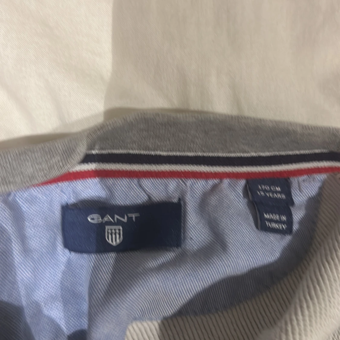 Grå sweatshirt från Gant - 2