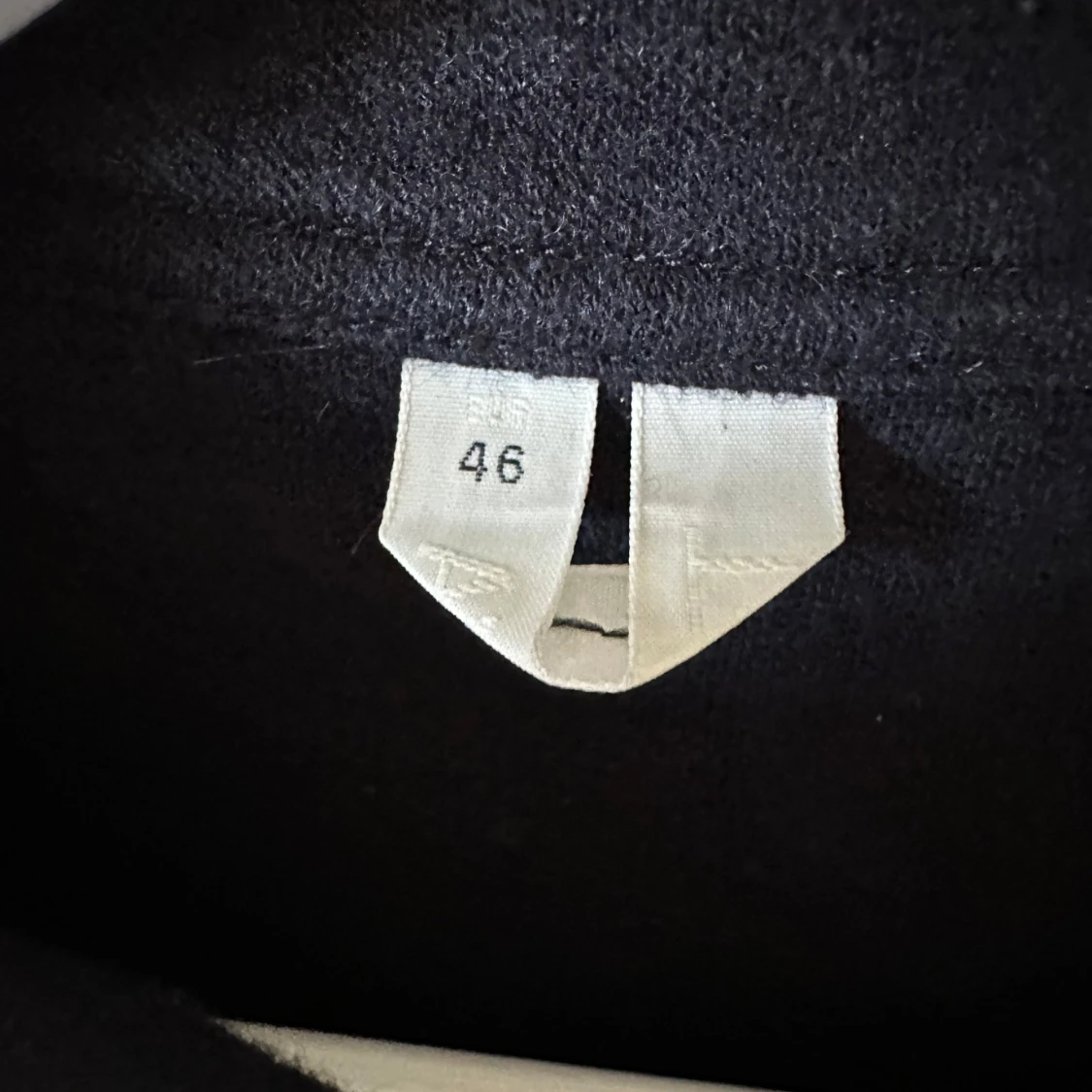 Mörkblå långärmad tröja från Arket - 2