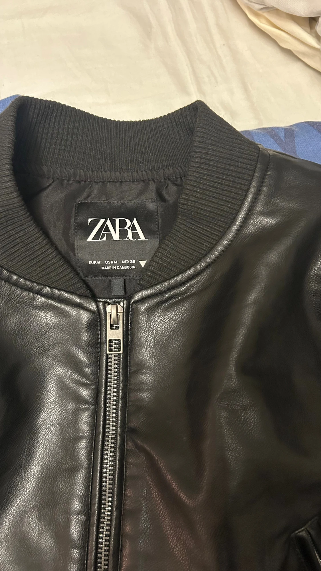 Svart bomberjacka i skinn från Zara - 1