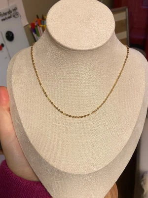 Guldkedja  - Guldkedja med justerbar längd. 40 cm + ca. 4 cm förlängningskedja. Passar alla mina berlocker. Rostfritt kirurgiskt stål och nickelfritt. Antal kvar: 3st
