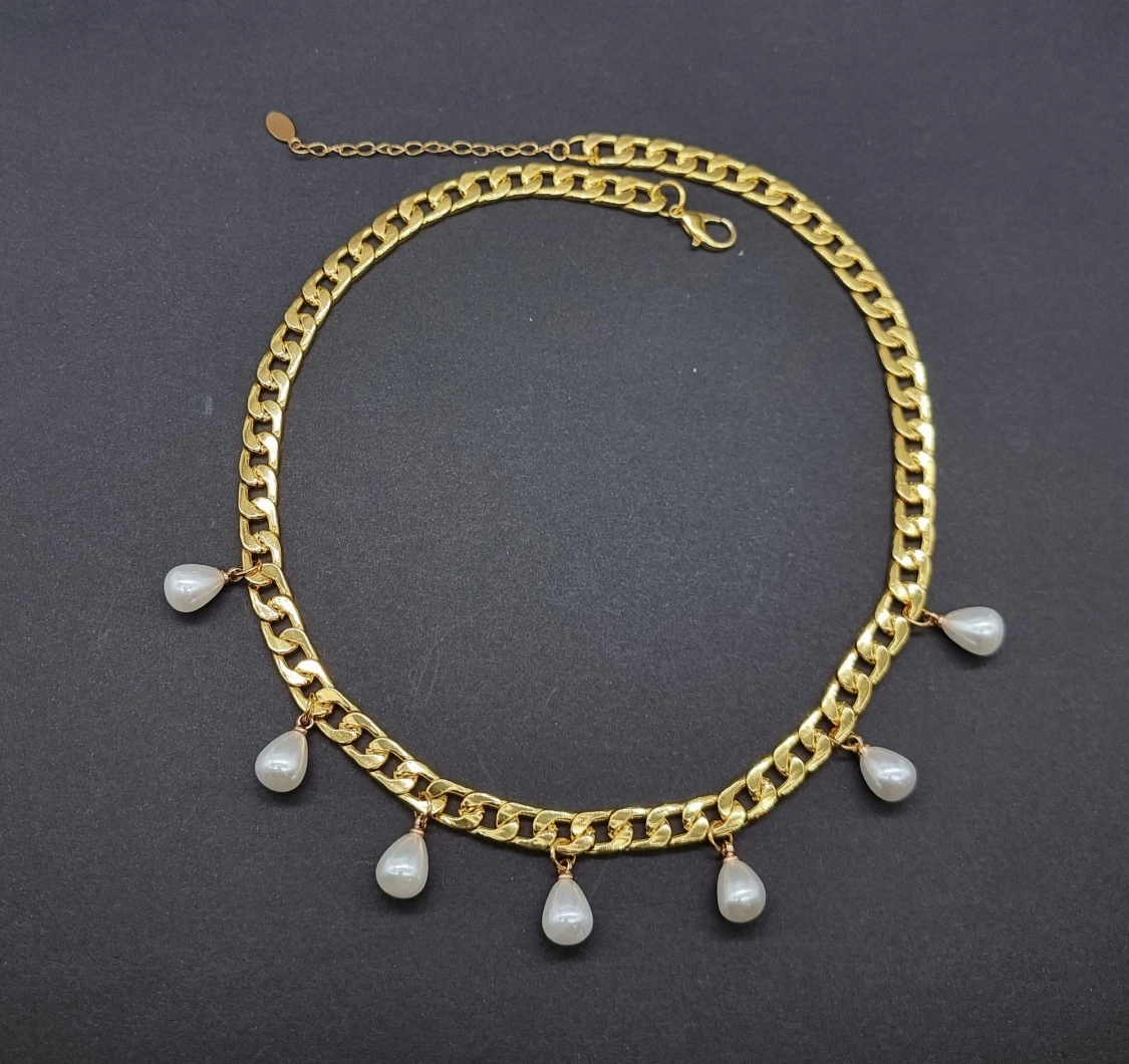 Stilfullt halsband  - 1