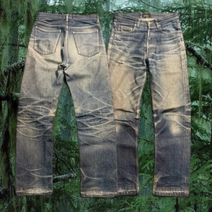 Selvedge Jeans - Säljer ett par riktigt snygga A.P.C. jeans med en grym, fräsch fade. De har haft lite heelbite men det är snyggt lagat. Passformen är rak och jeansen sitter riktigt bra.  Mått: • Midja rakt över: 37 cm • Ytterbenslängd: 101 cm  Hör av dig om du vill ha fler bilder!