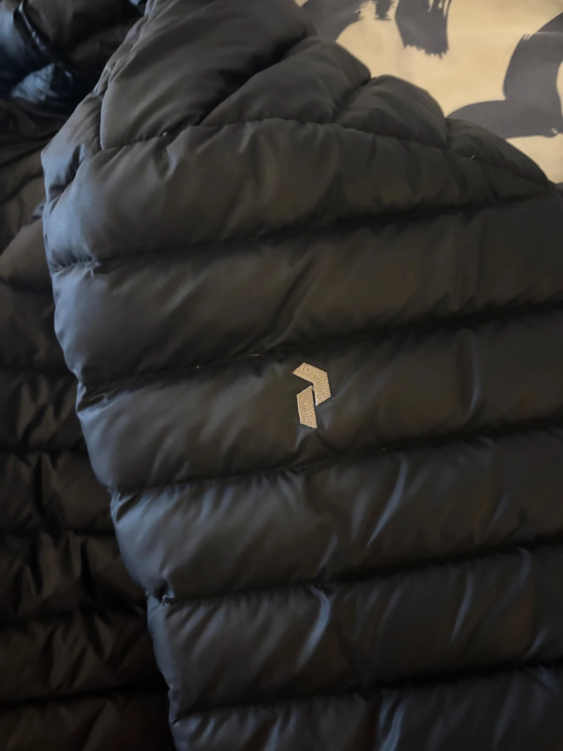 Svart Peak Performance dunjacka XL - 3