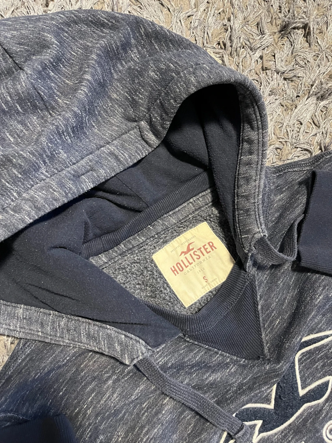 Mörkblå Hollister hoodie med kort ärm - 1