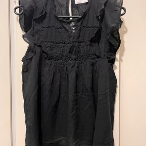 Neo Noir blus strl 34  - Svart blus från Neo Noir i strl 34. Mycket fint skick. 