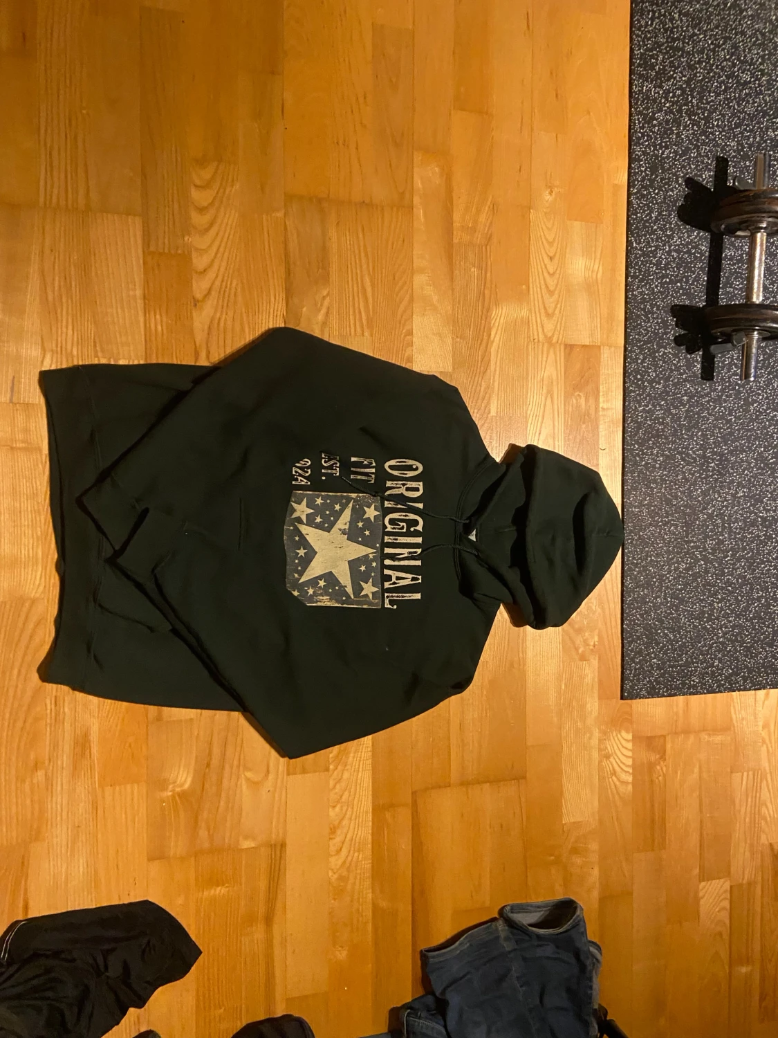 Grön hoodie med stjärntryck och huva - 1