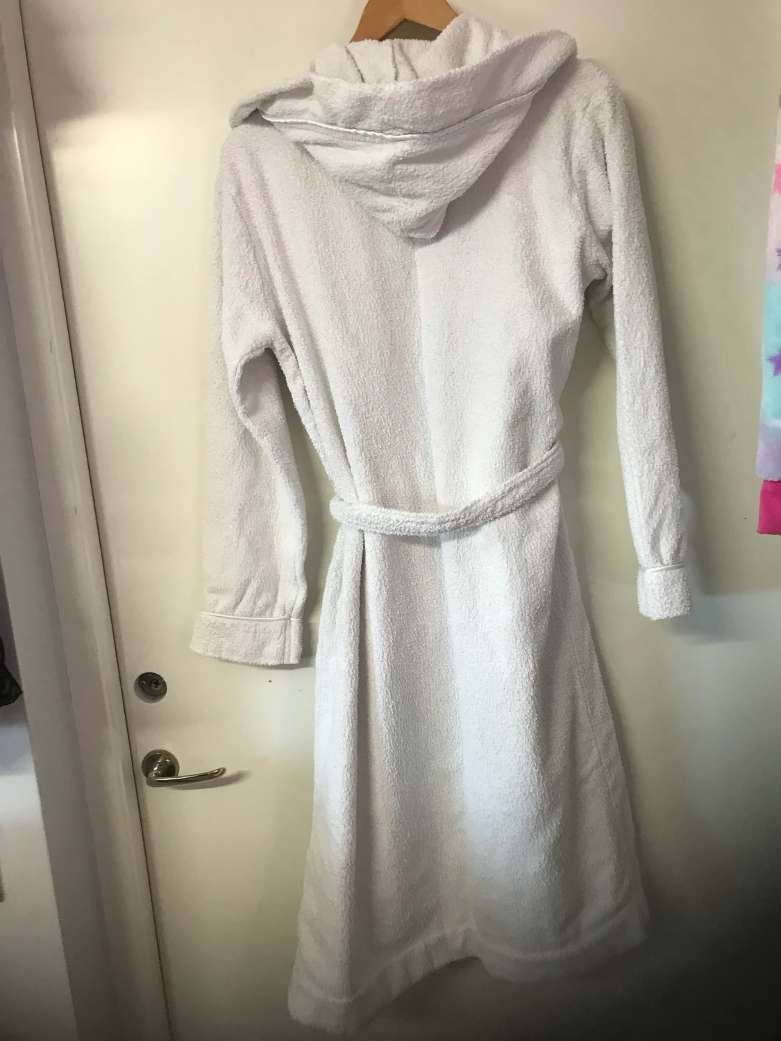 Vit fräsch badrock med huva  - 90
