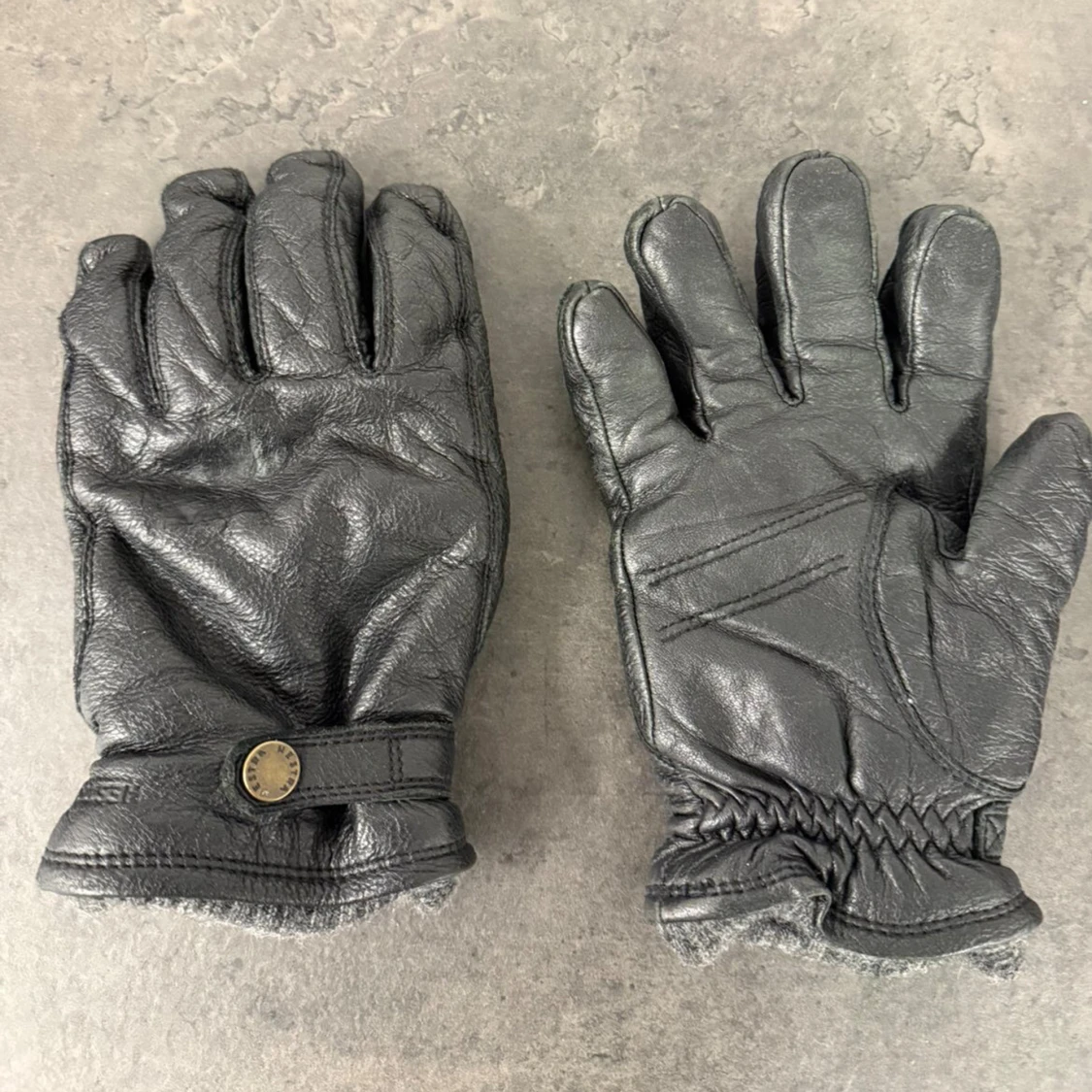 Svarta Hestra handskar i älgskinn - 2