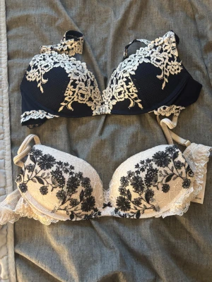 Intimissmi bh 2 st - Två BH som jag fått i julklapp förra året men ej passade, men var försent att skicka tillbaka. Därför helt oanvända. Ny pris 500kr styck 