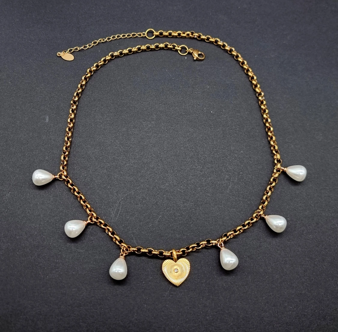 Handgjort halsband med hjärta 