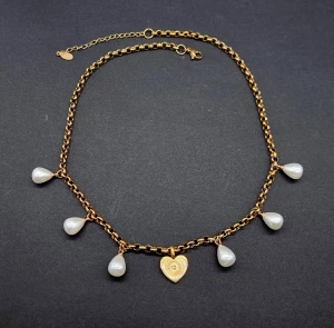 Handgjort halsband med hjärta  - Material-rostfritt stål.  Nickel fri.  Kedjetjocklek-4mm