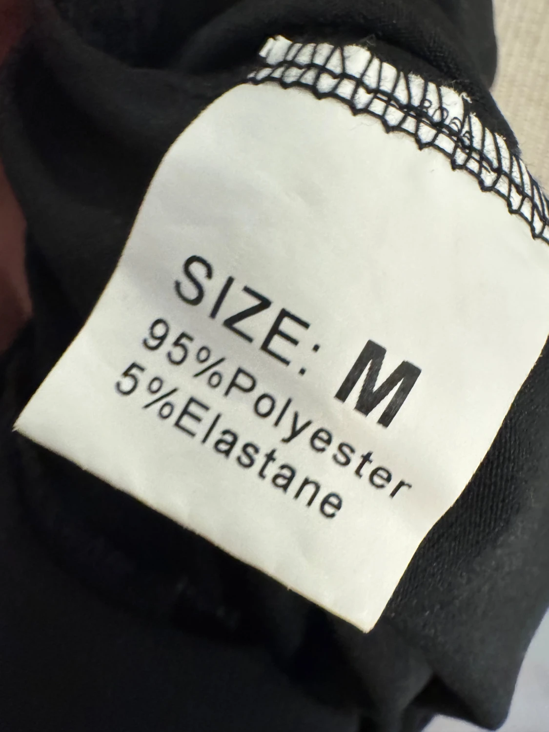 Svart långklänning med pärldetaljer - 2