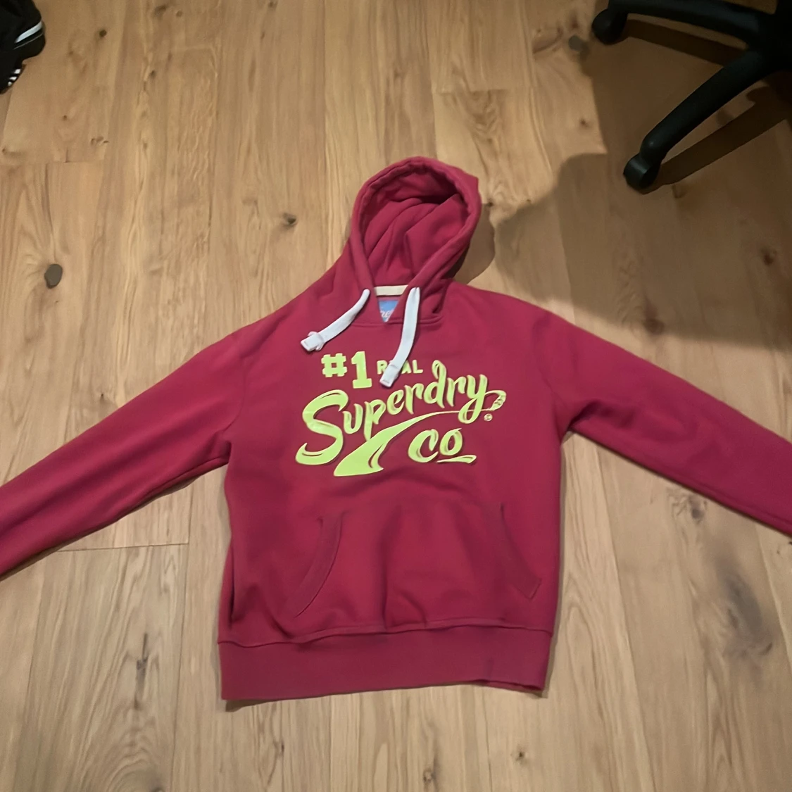 Röd Superdry hoodie med tryck - 1