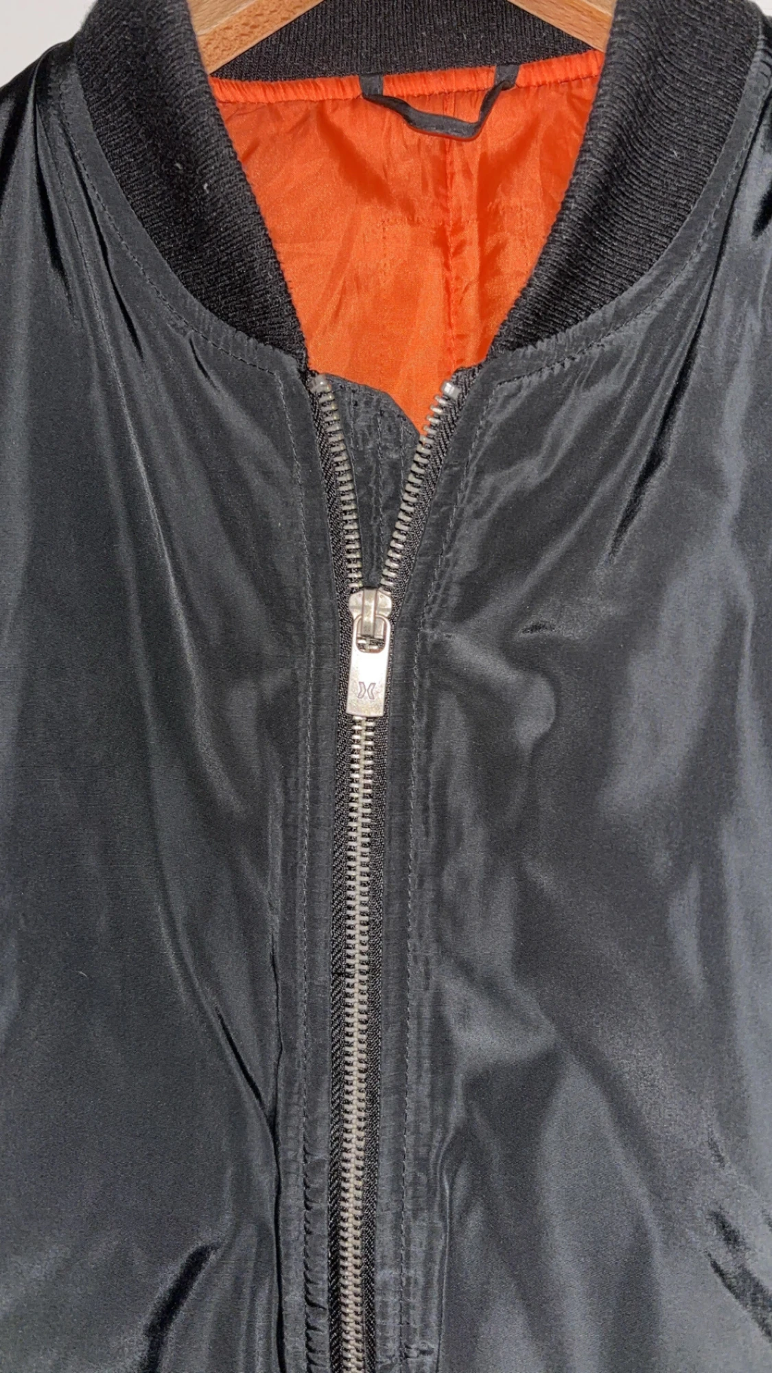 Svart bomberjacka med orange foder - 1