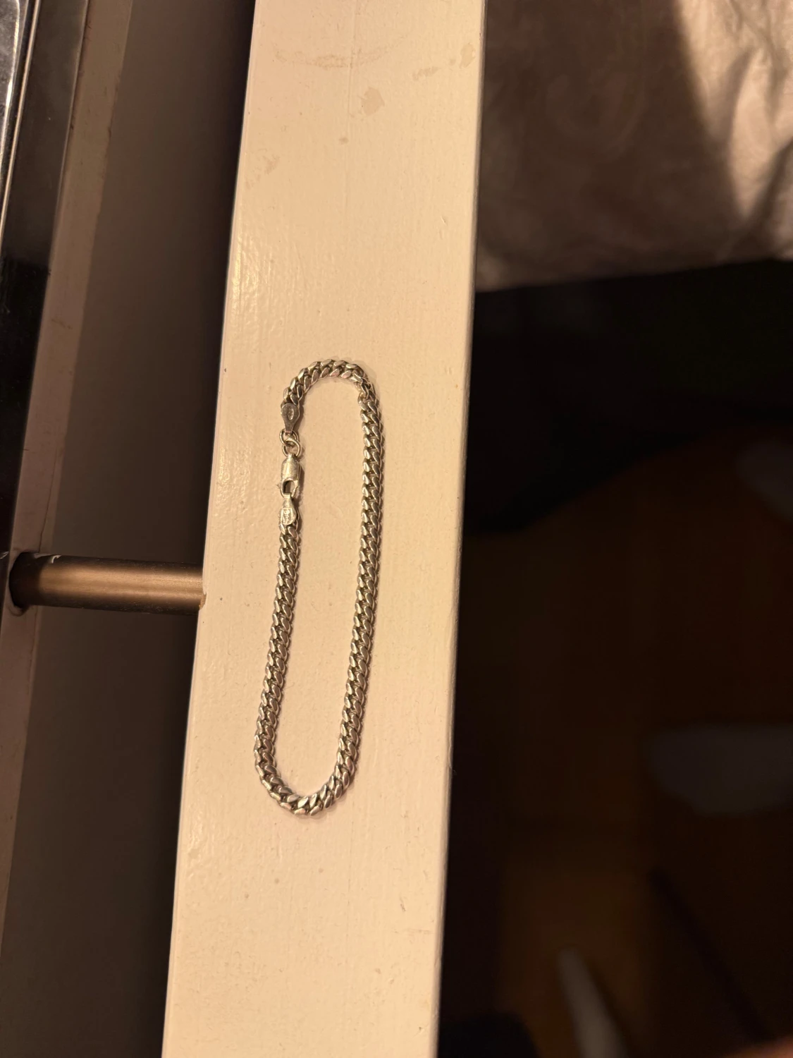 Snyggt silverfärgat kedjearmband