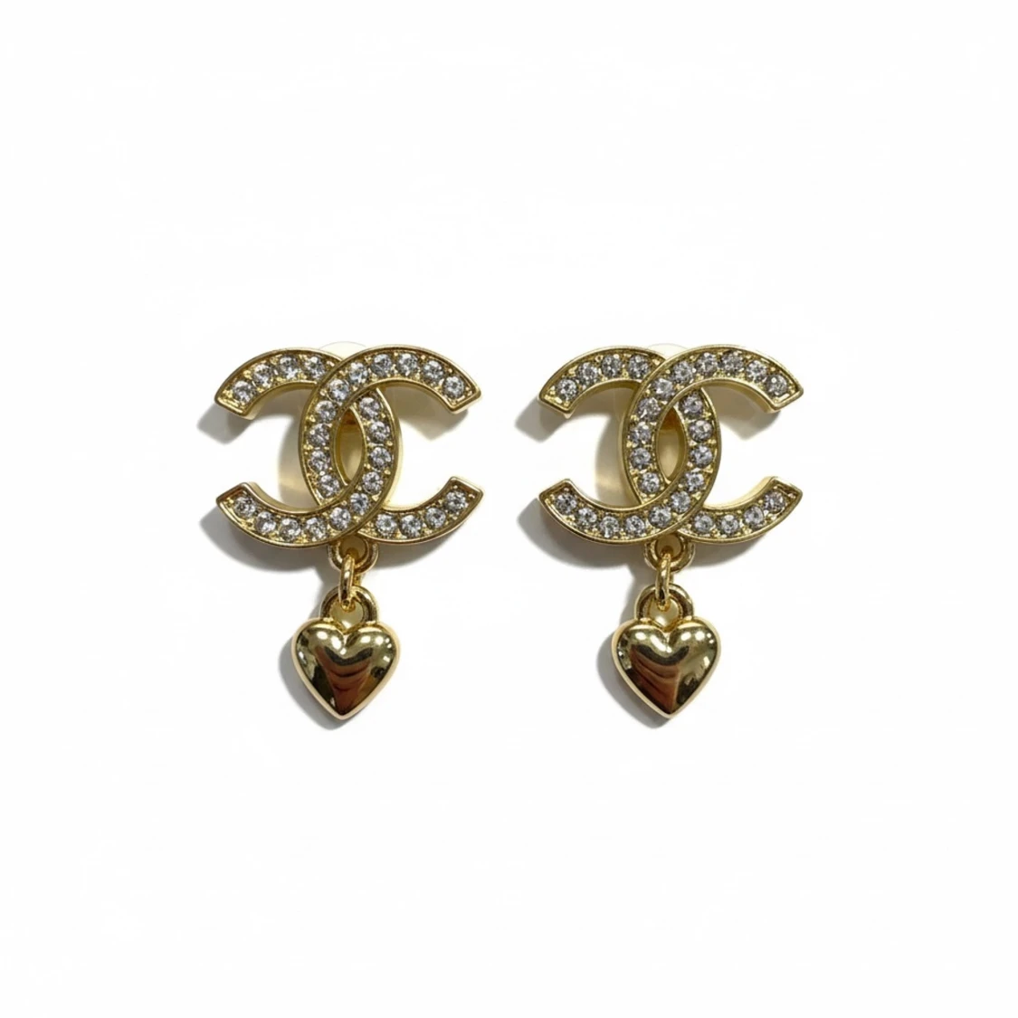 örhängen med hjärthänge