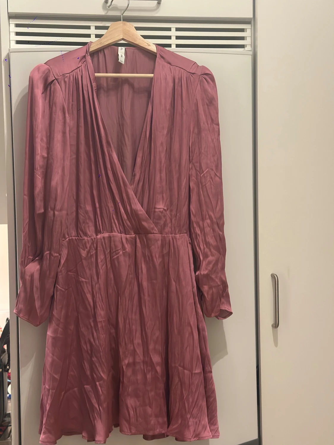 Lila omlottklänning från MNG