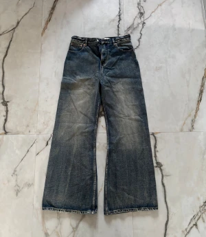 Masion margiela 23 ss straight slightly flared jeans  - Säljer dessa riktigt feta masion margiela 23ss jeansen, jeansen är raka men lite flared där nere. Knappt använda, kontakta mig för mått eller andra funderingar 